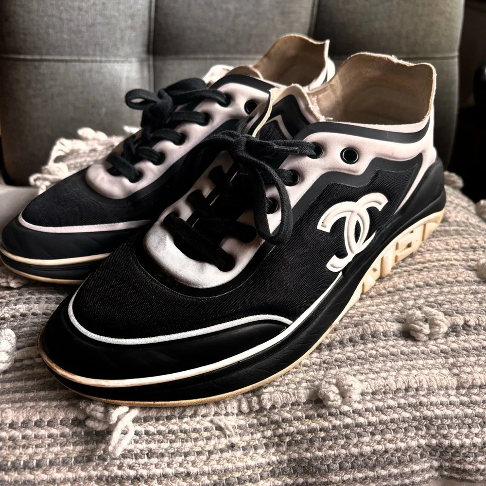 CHANEL Black and White Sneakers - Picture 3 of 10